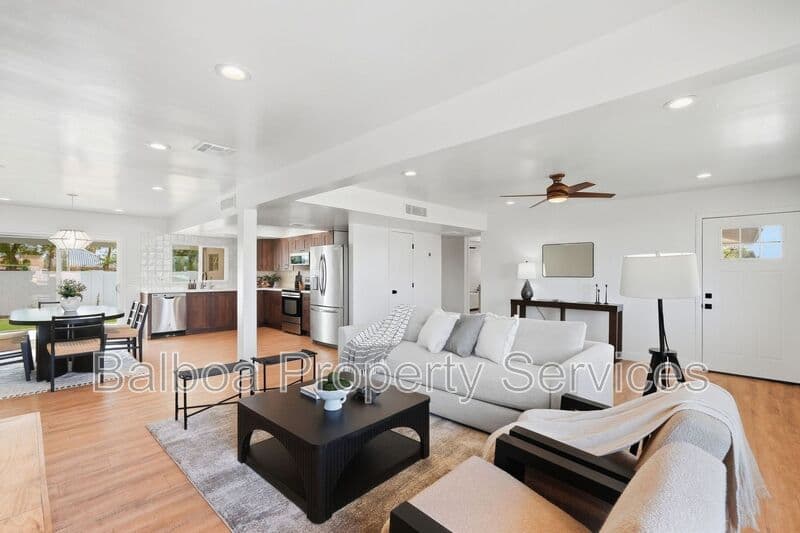 Gilbert House: 1 N Cottonwood Dr