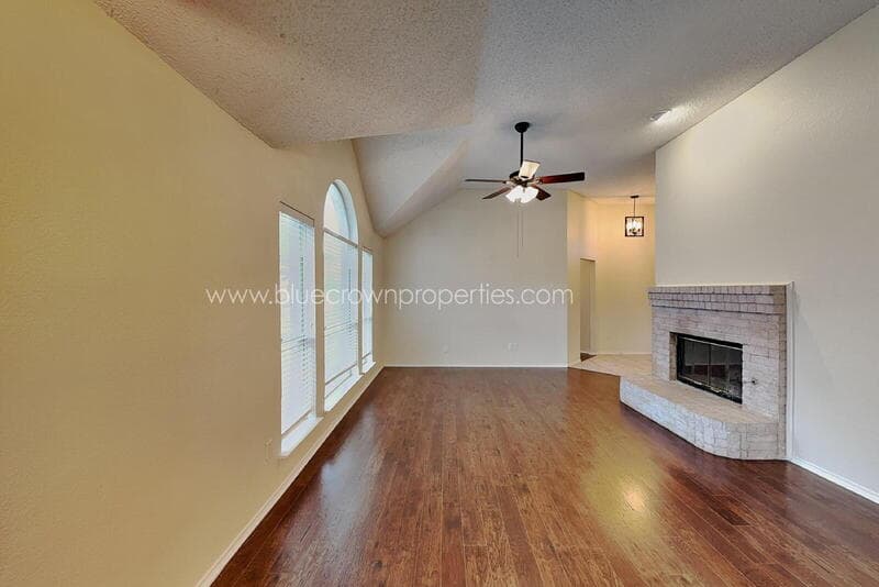 Rowlett House: 7101 Charleston Dr