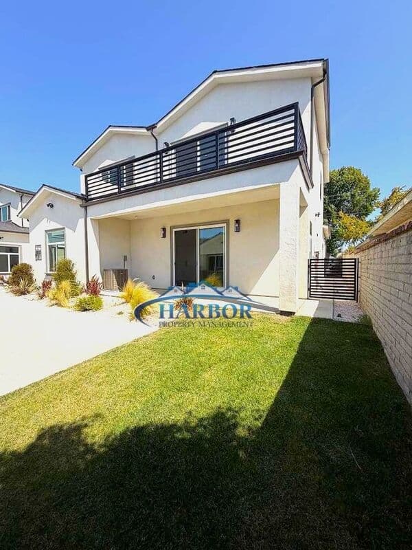 Torrance House: 2126 W 238th Street