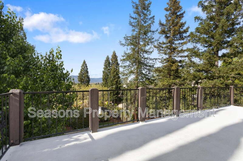 Redding House: 1688 El Capitan Dr