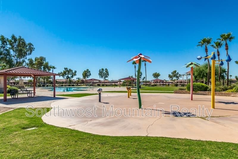 Florence House: 11553 E Sunflower Ln