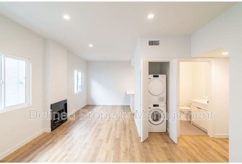 Los Angeles Condo: 6120 Eleanor Ave