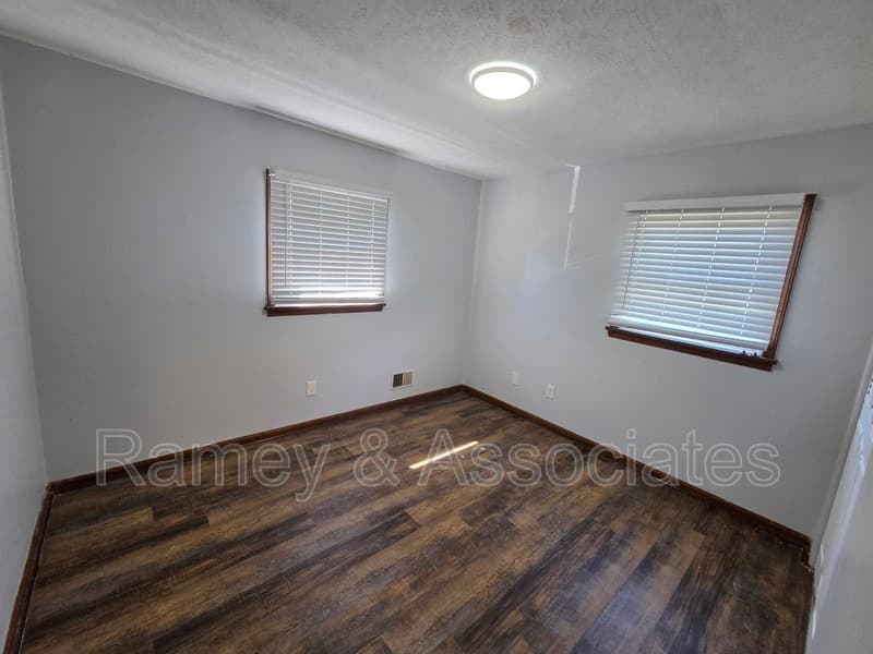 Louisville House: 7310 Grannel Road