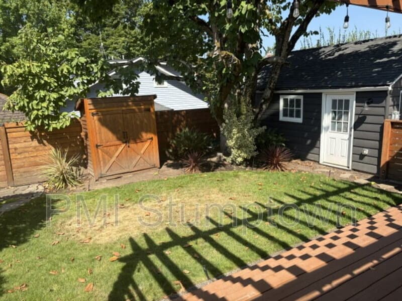 Portland House: 7407 Southeast 30th Avenue