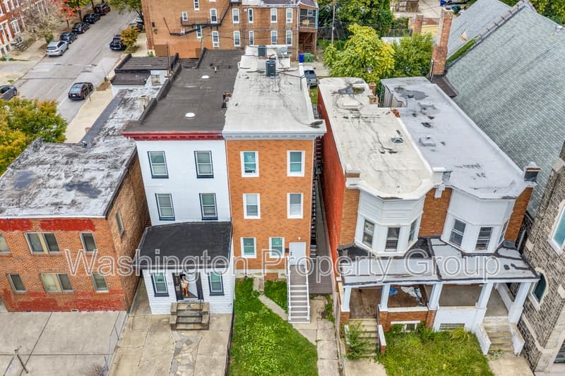 Baltimore House: 206 E 25th St