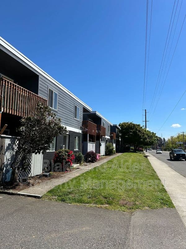 Portland House: 15847 SE Stark Street