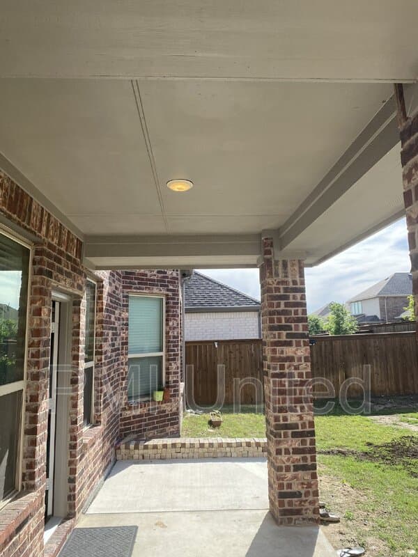 Fort Worth House: 429 Halwin Drive