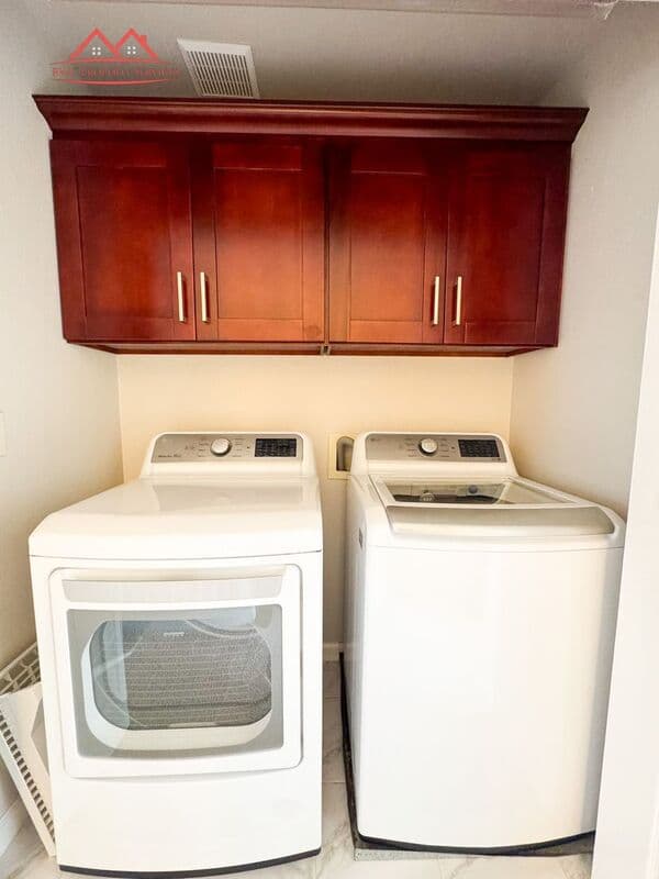 Fremont House: 3634 Fitzsimmons Cmn
