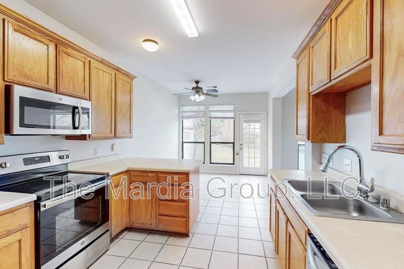 Fort Worth House: 8002 Arbor Avenue