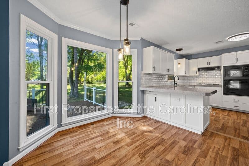 Charlote House: 612 Grays Creek