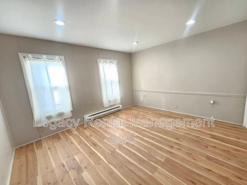 Shenandoah House: 899 West Coal Street