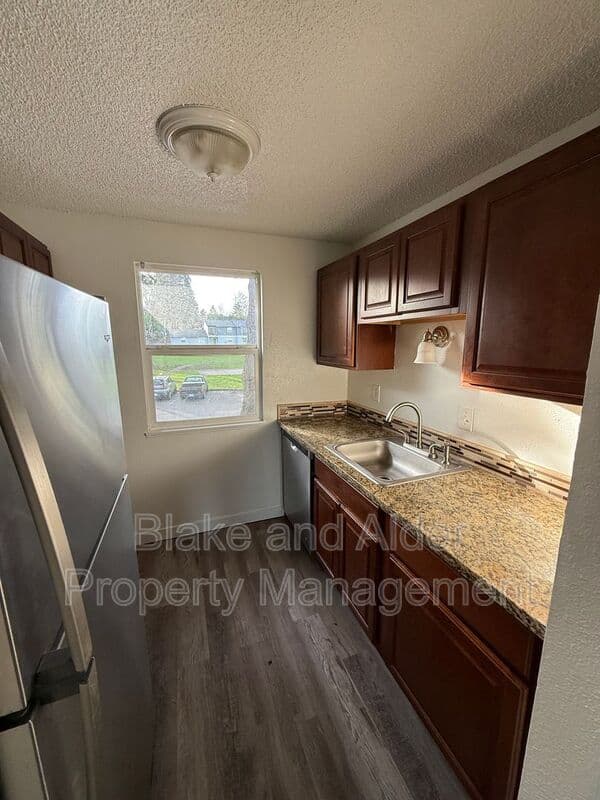 Portland House: 3889 NE 152nd Ave