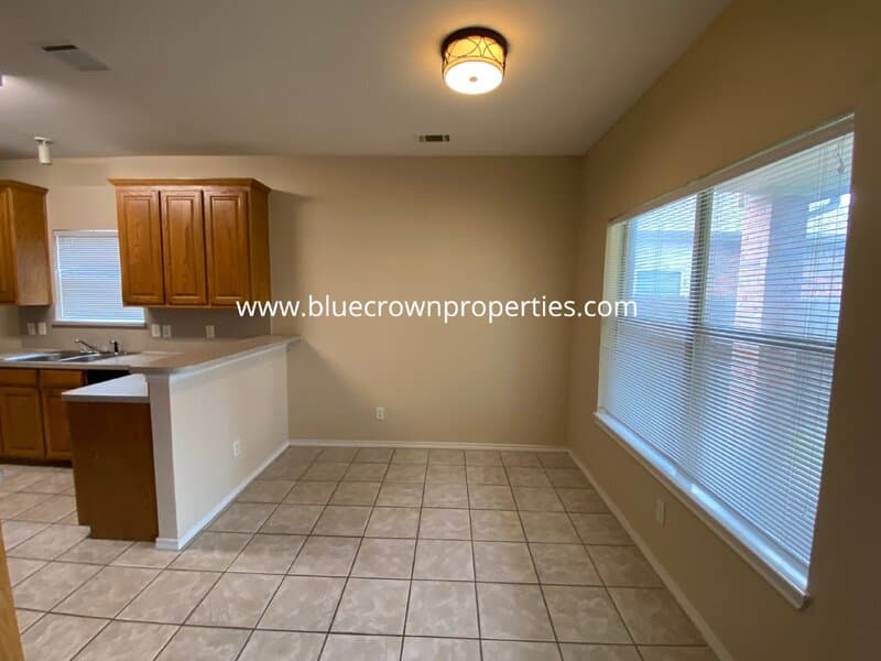 Carrollton House: 1829 Carver Dr