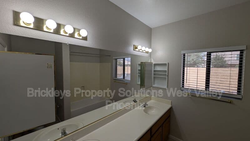 Goodyear House: 13354 W Palm Ln