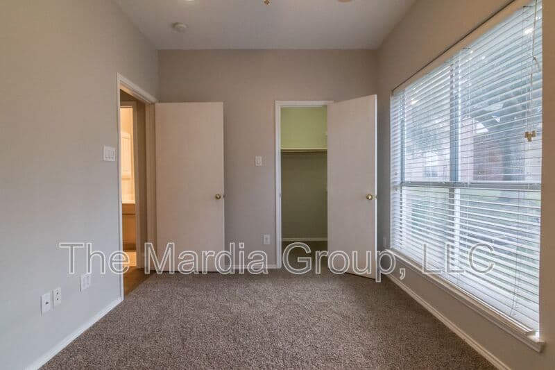 Garland House: 3904 Brandon Park Dr
