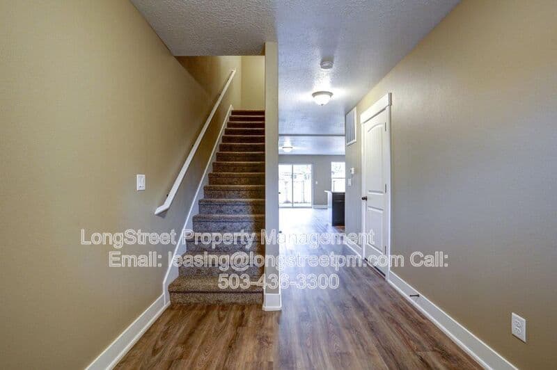 Monmouth Townhome: 484 S Monmouth Ave