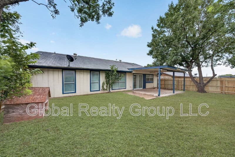 Live Oak House: 7713 Narrow Pass St