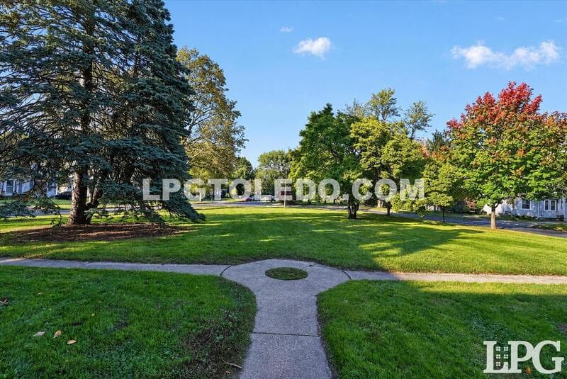Toledo Condo: 3735 Shellbourne Rd.