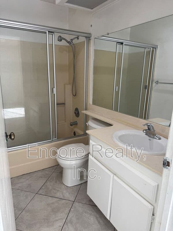 Chula Vista Condo: 2085 Lakeridge Cir