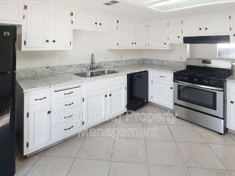 Ridgecrest Condo: 936 W Graaf