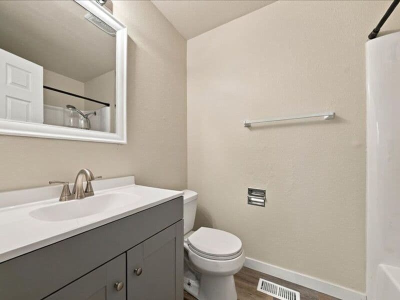 Kennewick Condo: 800 S. Huntington St.