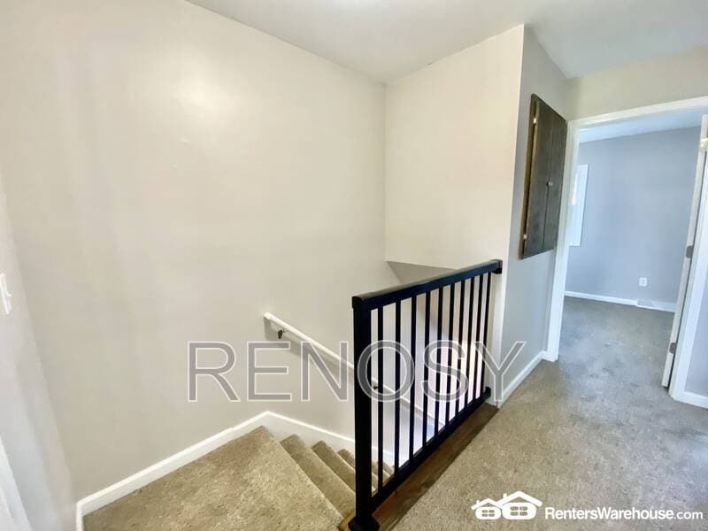 Des Moines House: 4924 Madison Ave