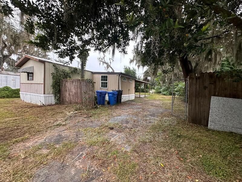 Valrico House: 4210 Leonard St