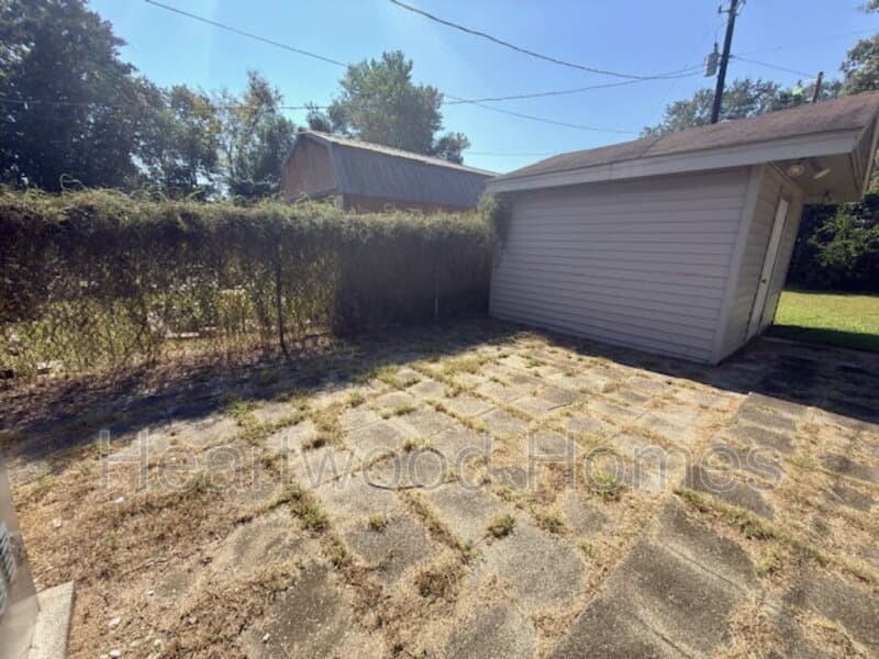 Columbia House: 1213 Deerwood Street