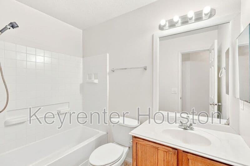 Fresno House: 3310 Jib Ct