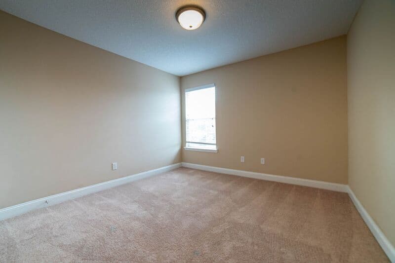 Hinesville House: 211 Augusta Way