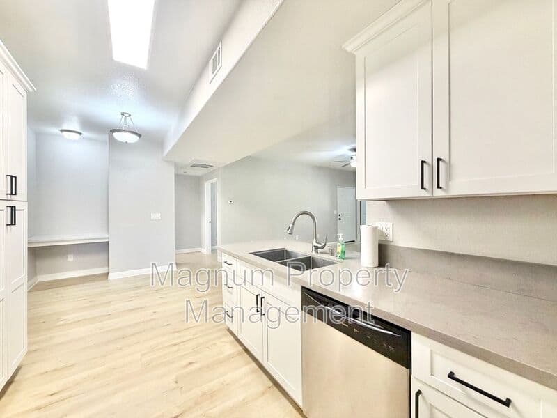 Murrieta House: 41410 Juniper St