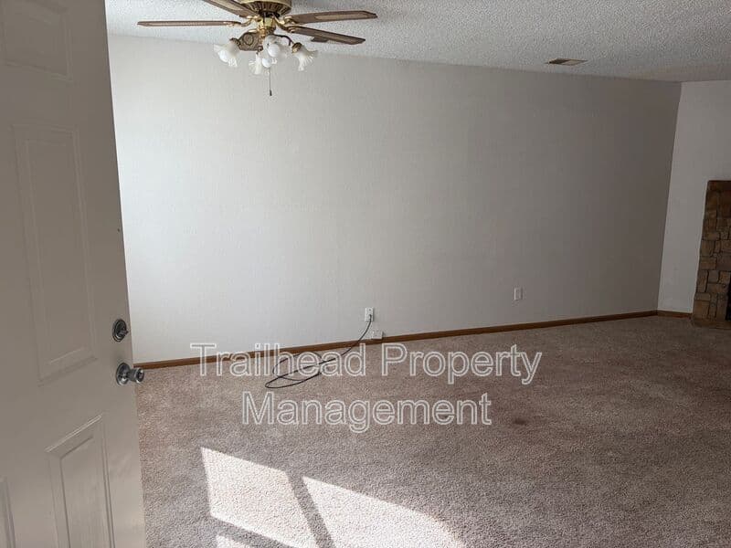 Kansas City House: 8707 NW 82ND Terrace