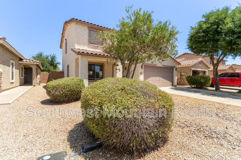Maricopa House: 44856 W Paitilla Lane