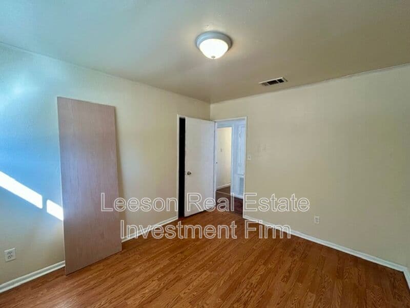 Shreveport House: 3054 Amherst St.