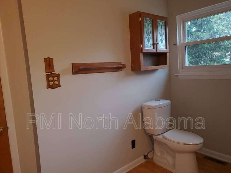 Huntsville House: 3017 Deerfield Rd NW