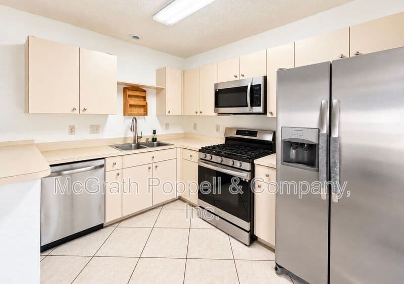 VALRICO House: 516 CAPE COD CIR