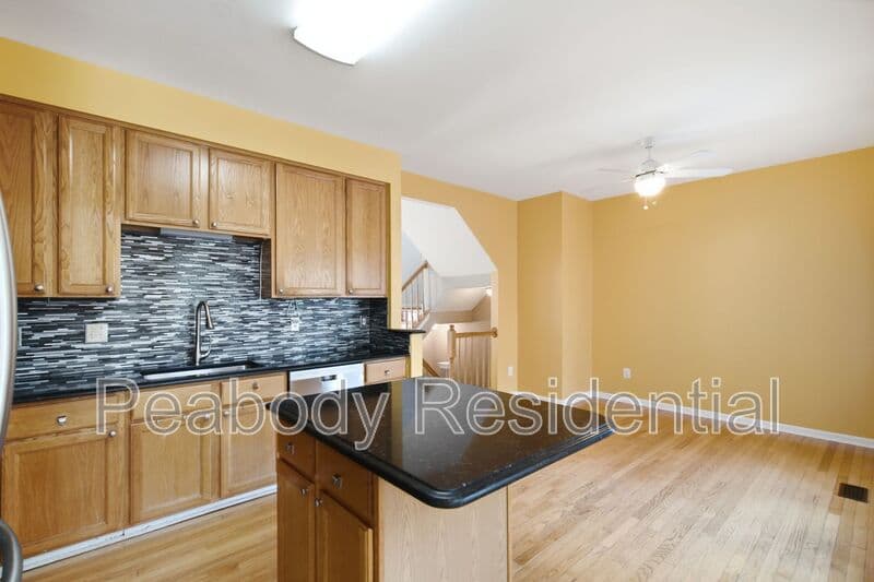 Sterling House: 46670 Cavendish Sq