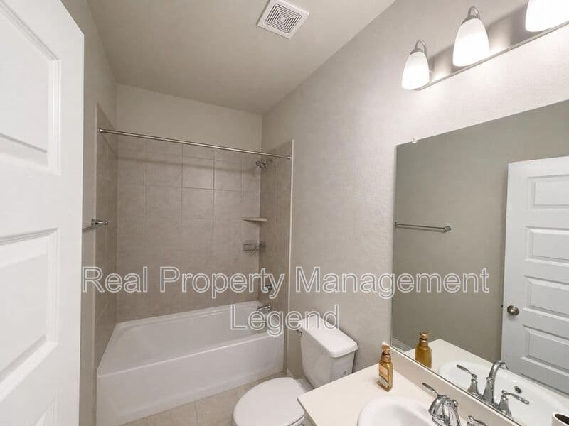 Denton House: 5601 Portola Ln