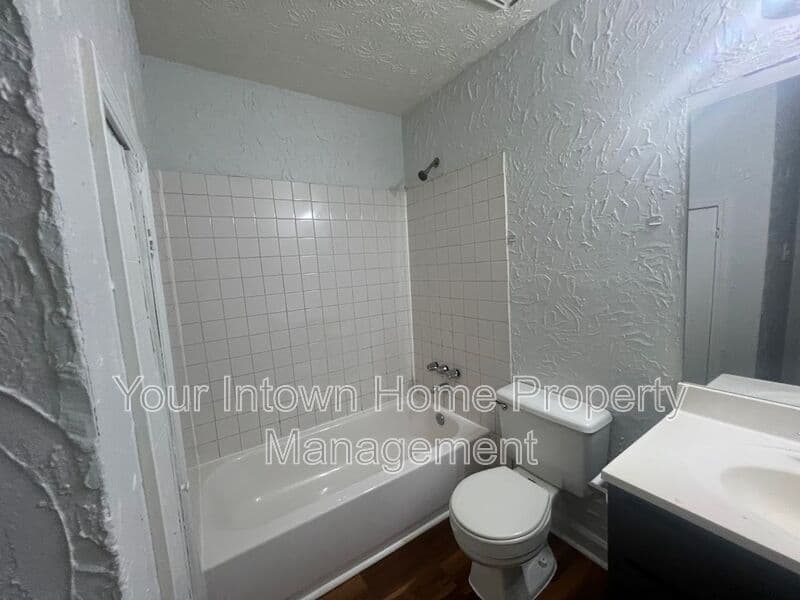 Decatur House: 4454 Blackbirch Lane