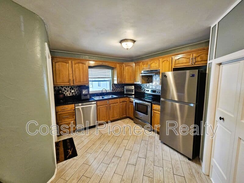 Tampa House: 7301 N 13th St