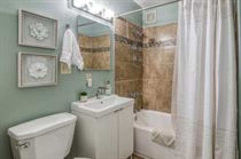 Kansas City Condo: 3400 Gillham Rd - 1N