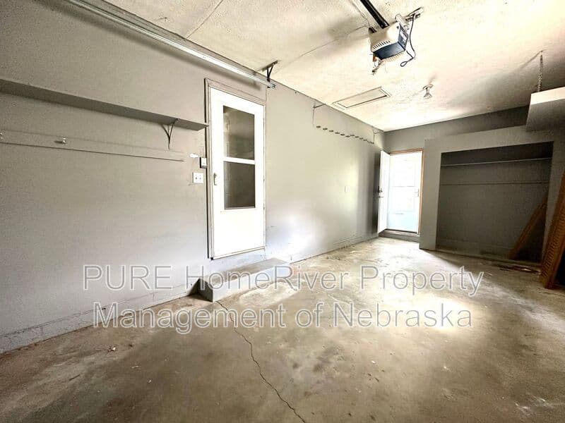 Omaha House: 12143 Ohern St