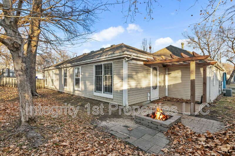 Shawnee House: 11221 West 59th Terrace