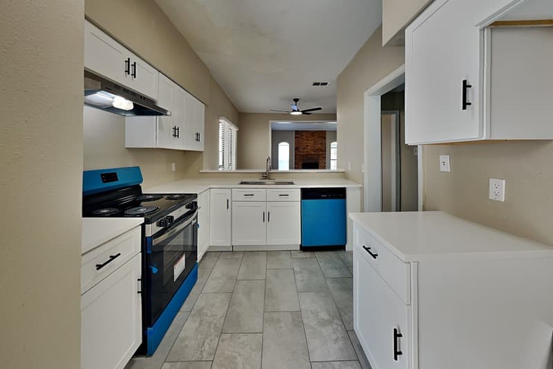 Rowlett House: 6204 Alissa Dr