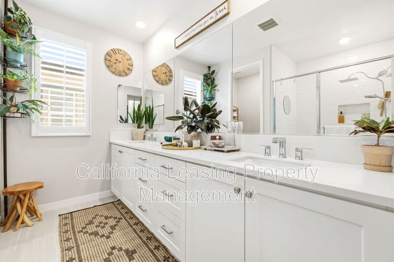 Valencia House: 27233 Red Willow Court