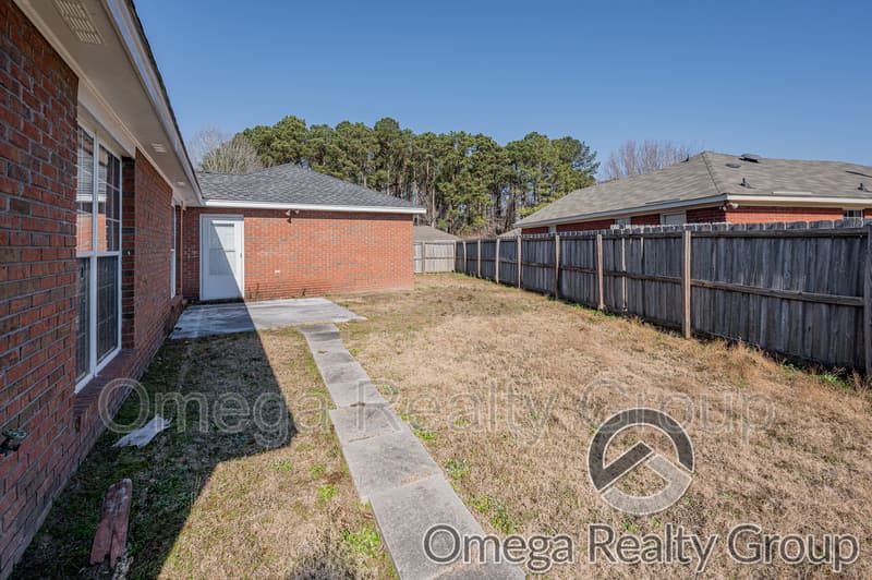 Montgomery House: 924 Eastern Oaks Dr