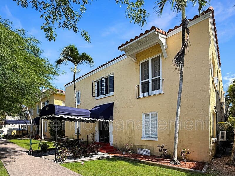 Coral Gables House: 126 Mendoza Ave