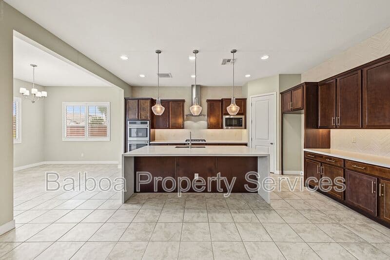 Queen Creek House: 20547 E Via De Colina