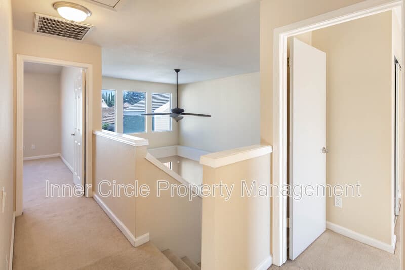 Brentwood House: 342 Chaucer Drive