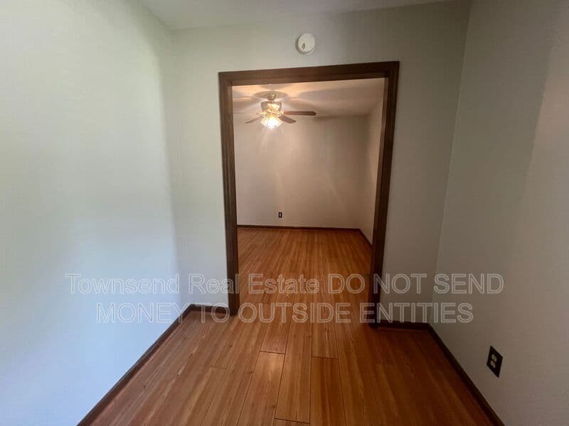 Fayetteville House: 6149 Lakeway Dr.